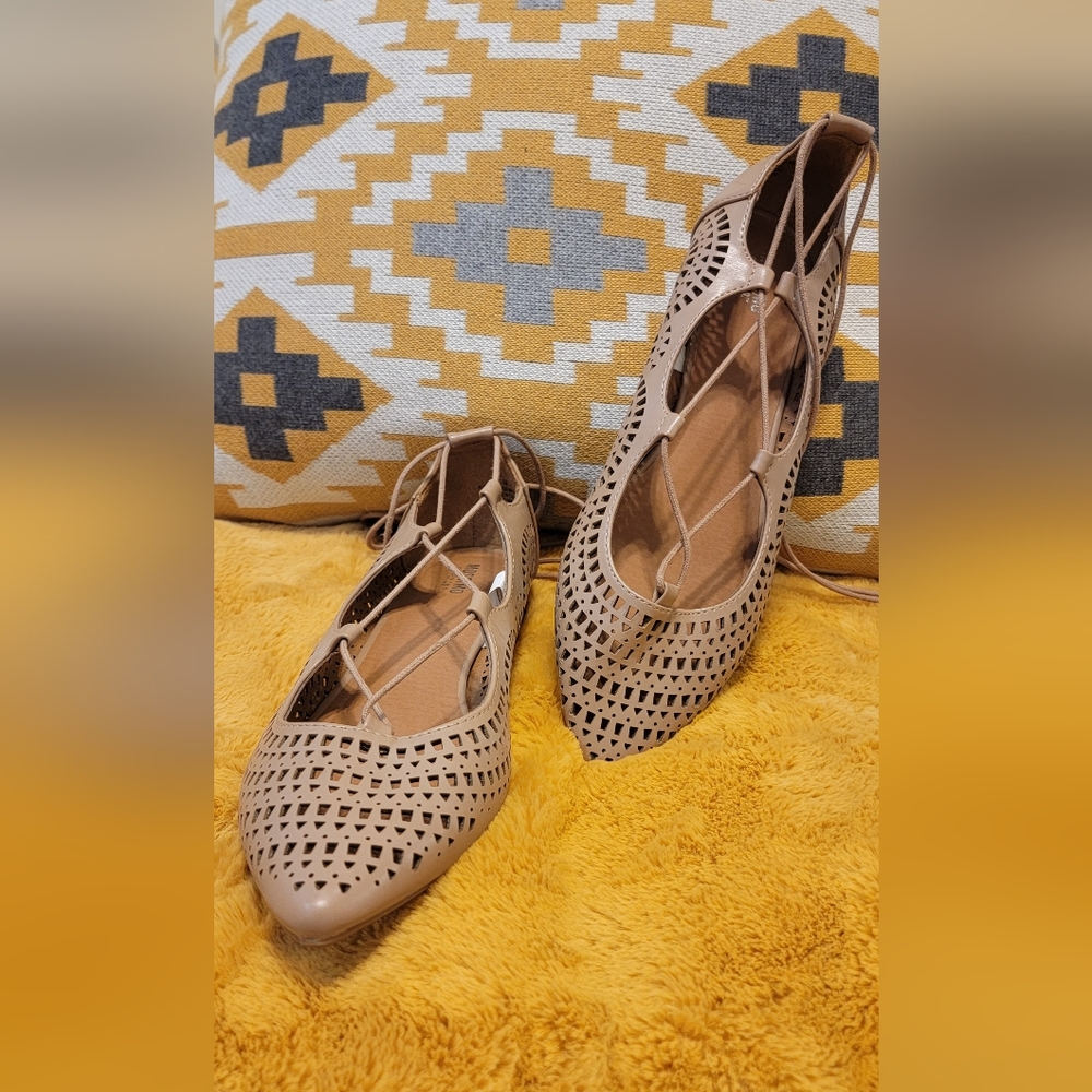 Nude flats